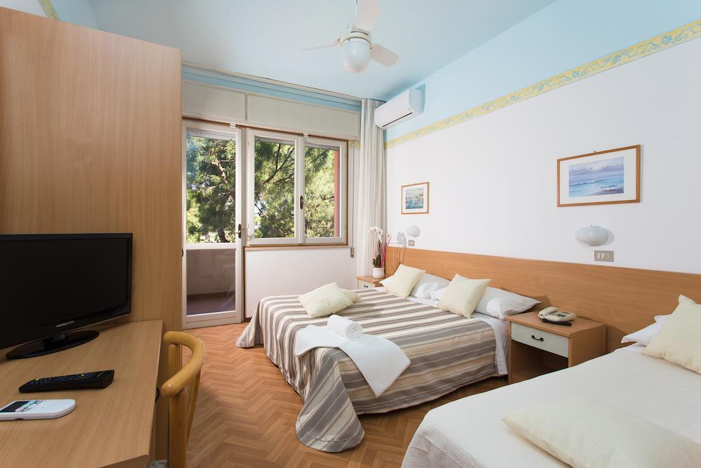 Habitación Triple con balcón