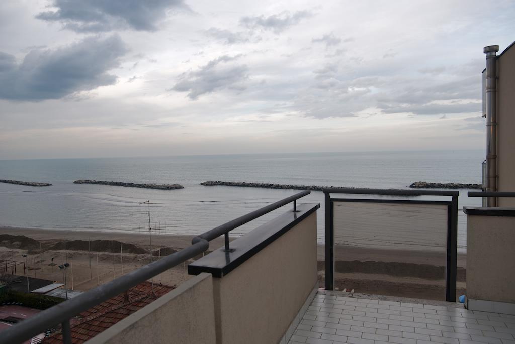 Appartamento con 1 Camera da Letto e Vista Mare Laterale