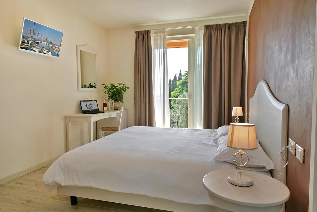 Double Room with Lake View,250058749:JPEG