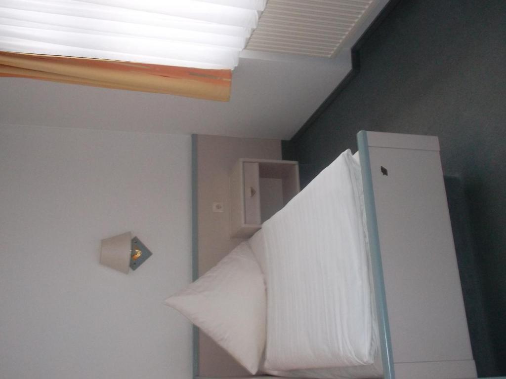 Single Room,26496179:JPEG