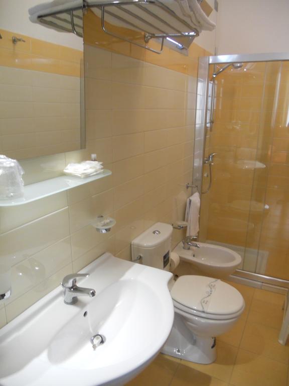 Small Double Room,267308881:JPEG