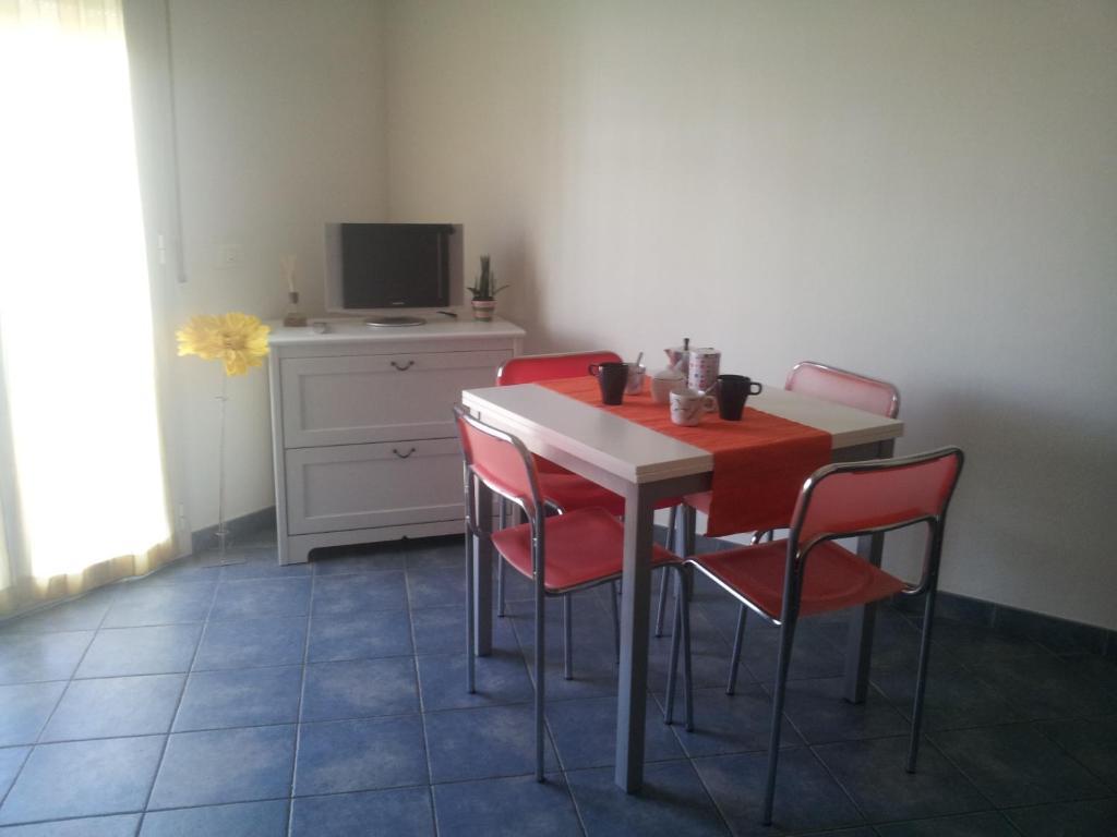 One-Bedroom Apartment,27605591:JPEG