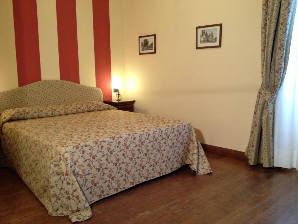 Two Connecting Double Rooms (4 Adults),28064684:JPEG
