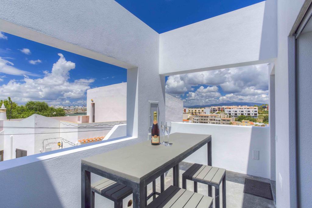 One-Bedroom Apartment with Balcony,392817816:JPEG