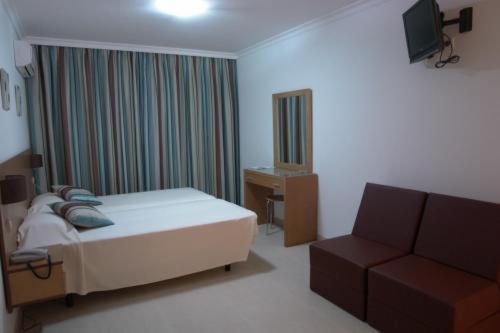 Quarto com Cama de Casal ou 2 de Solteiro
