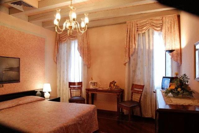Double or Twin Room,372761215:JPEG