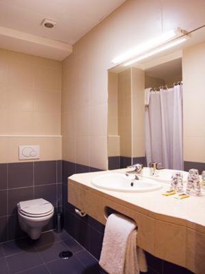 Double Room with Extra Bed,644468850:JPEG