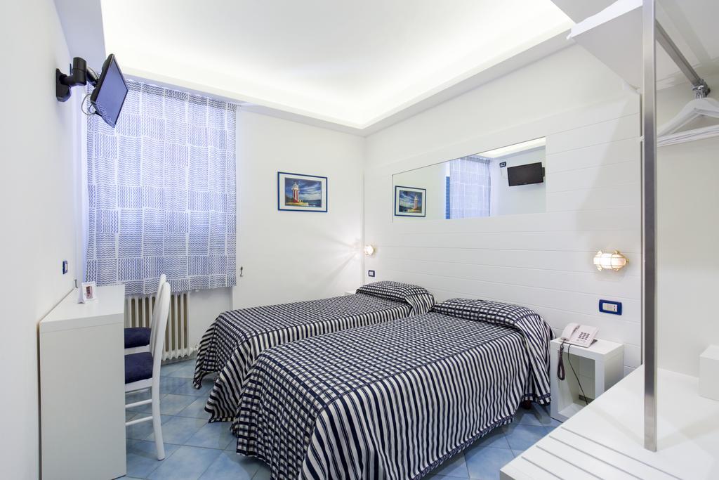 Doppel-/Zweibettzimmer mit Meerblick
