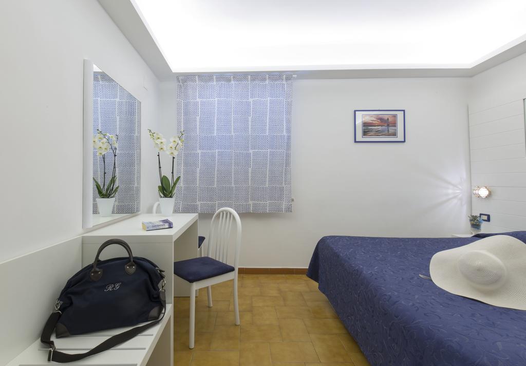 Dreibettzimmer mit Meerblick