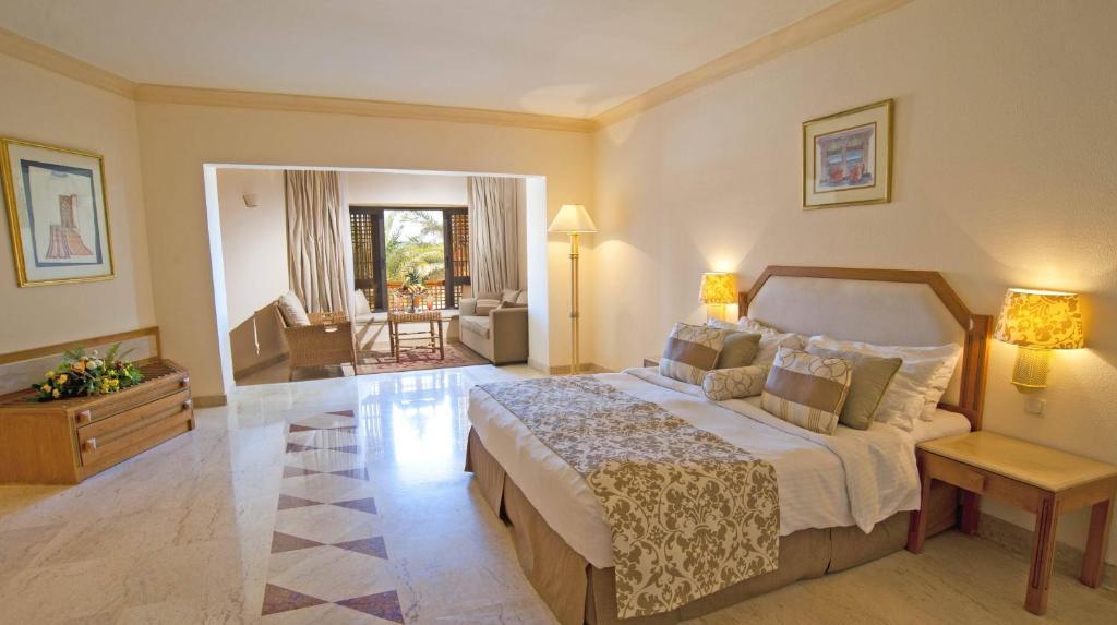Quarto Familiar com Vista Mar Parcial