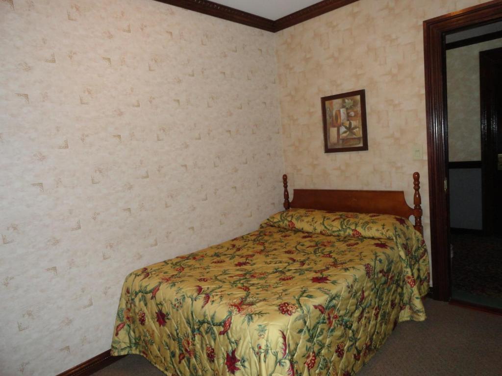 Chambre Lit Queen-Size avec Salle de Bains Commune