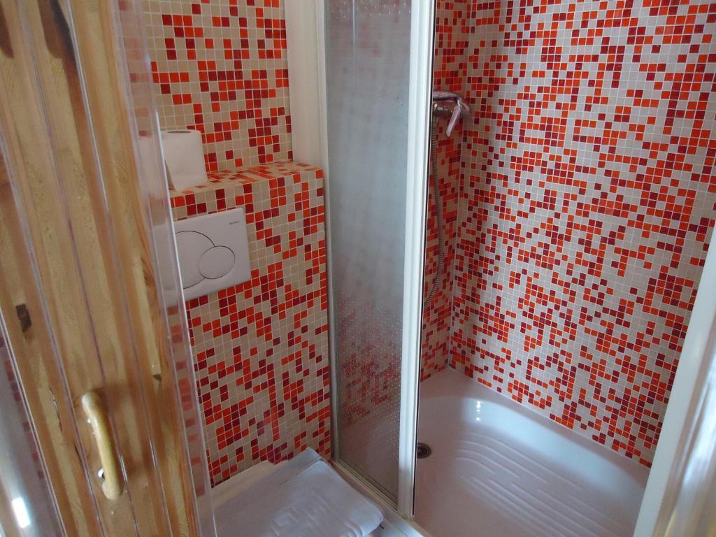 Chambre Lits Jumeaux avec Salle de Bains Privative