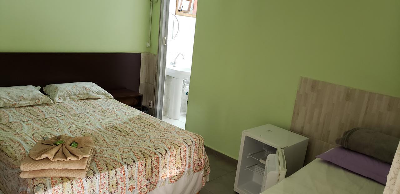 Quarto Triplo com Banheiro Privativo