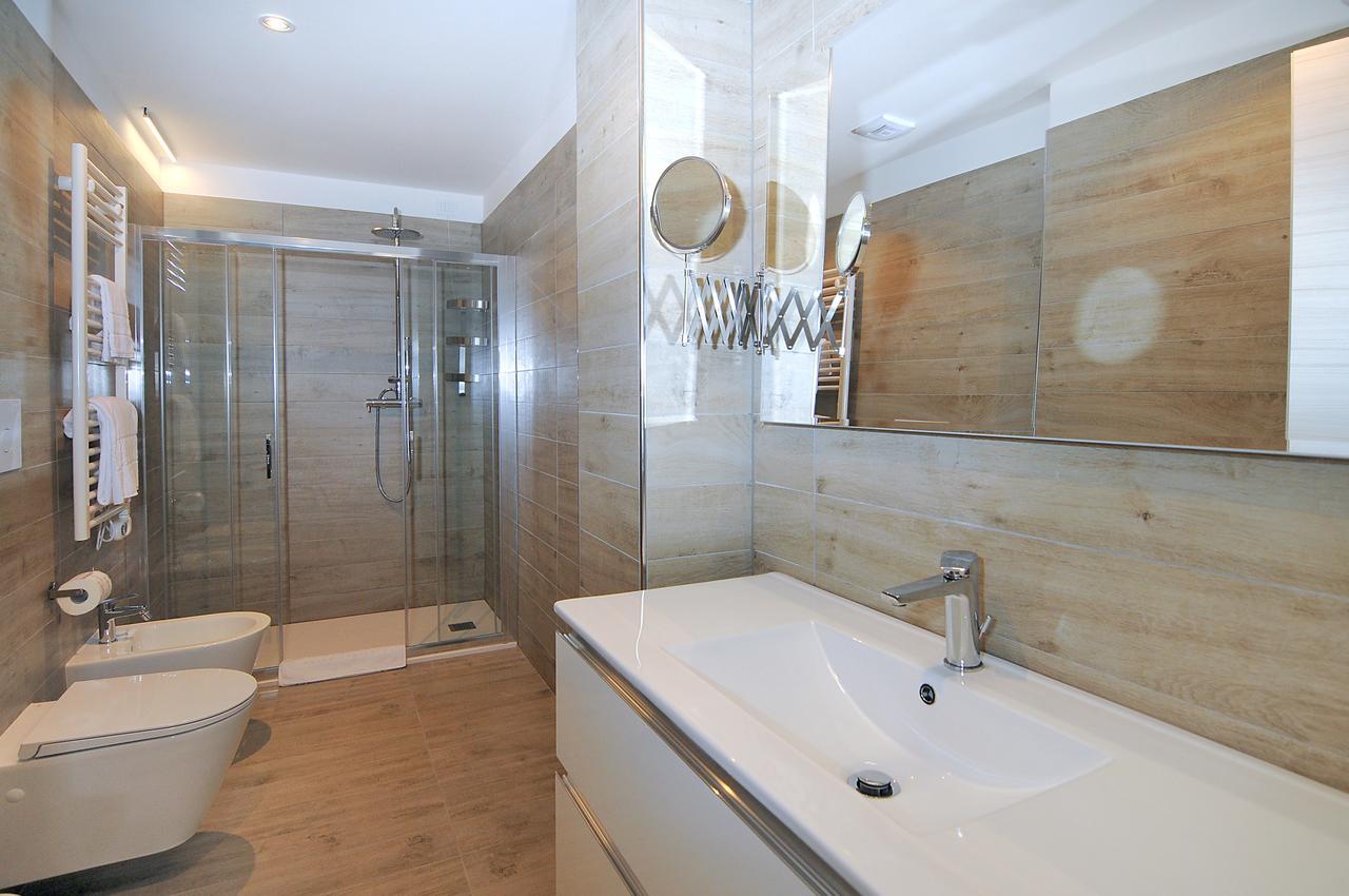 Deluxe Triple Room with Side Sea View