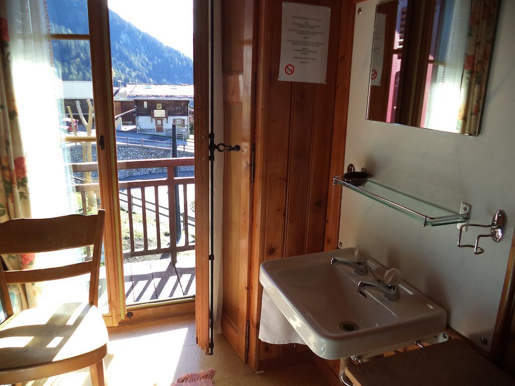 Chambre Simple avec Salle de Bains Commune