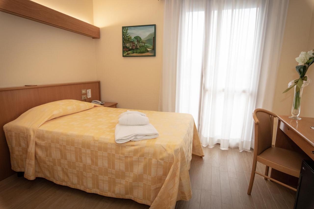 Single Room,766595359:JPEG