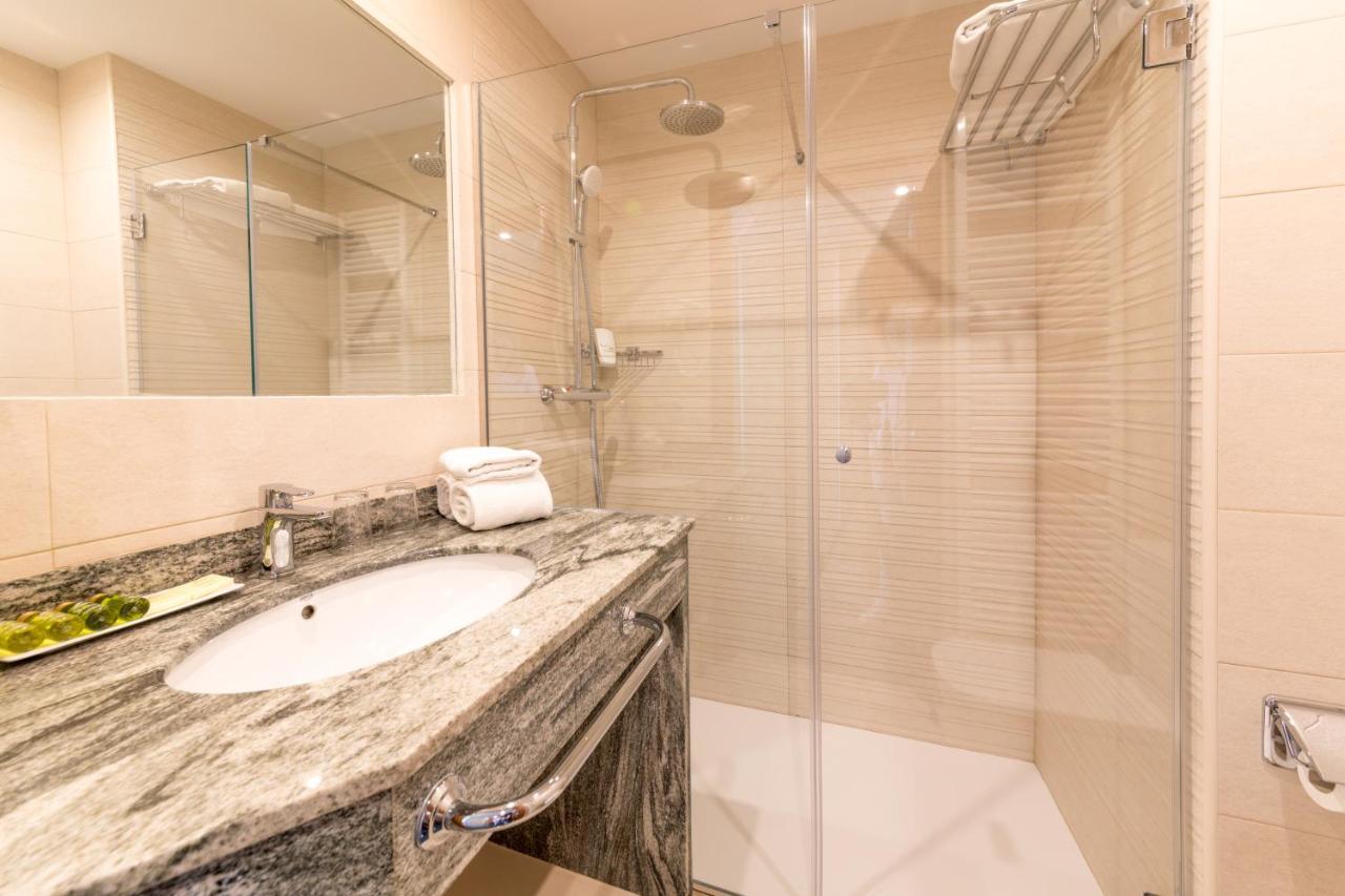 Single Room with Balcony with lateral sea view,776326498:JPEG