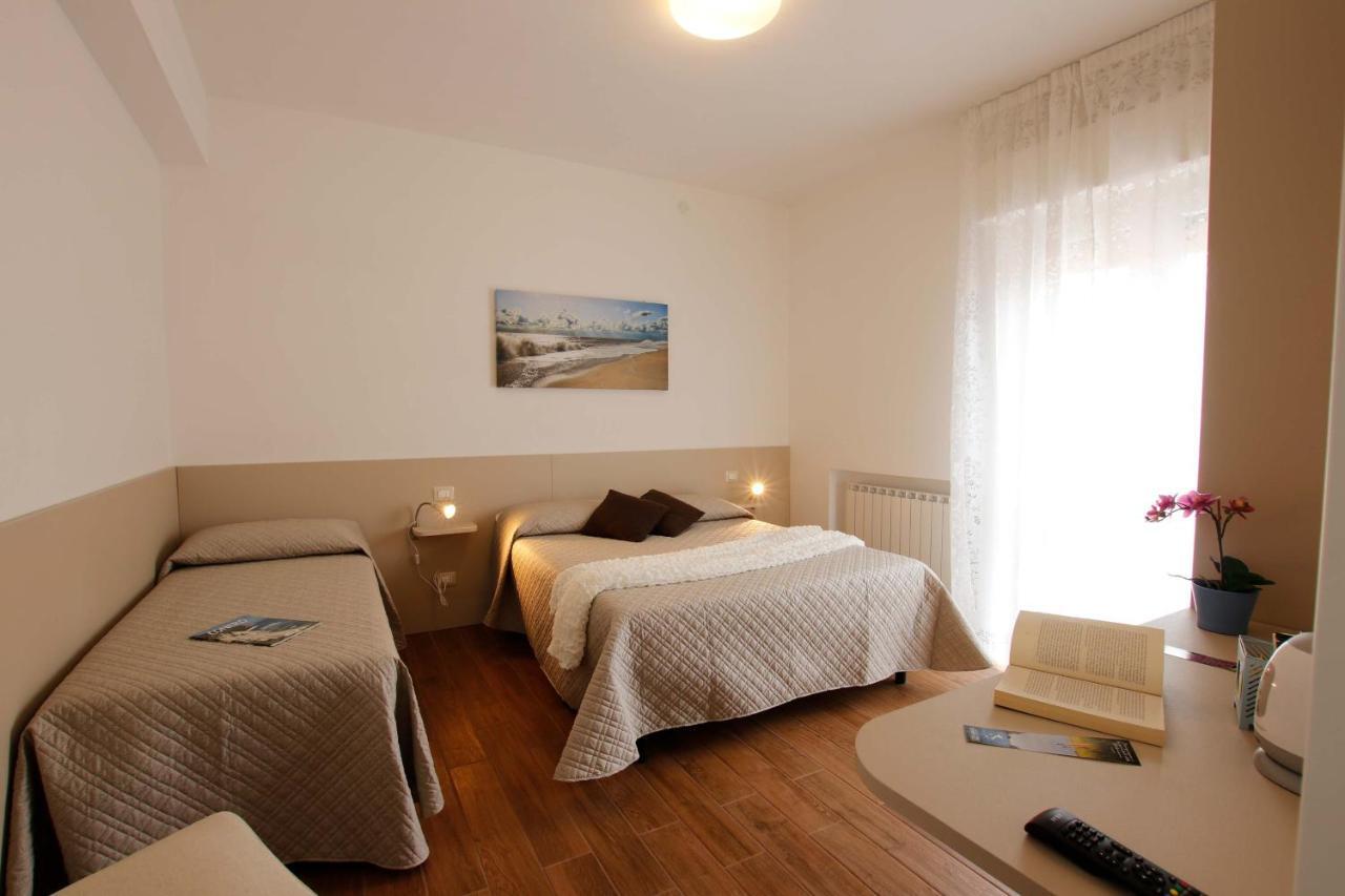 Standard Triple Room with Sea View,921797158:JPEG