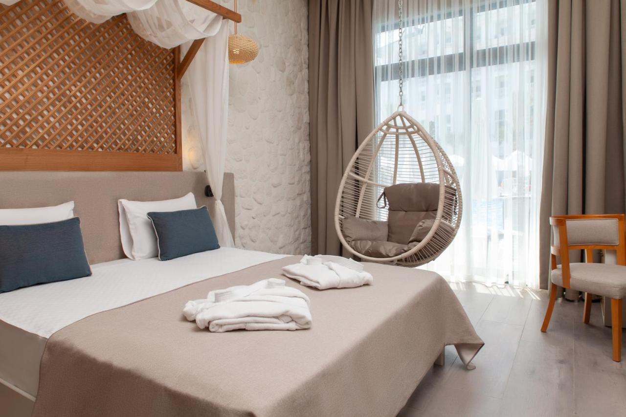 Chambre Double - Vue sur Piscine