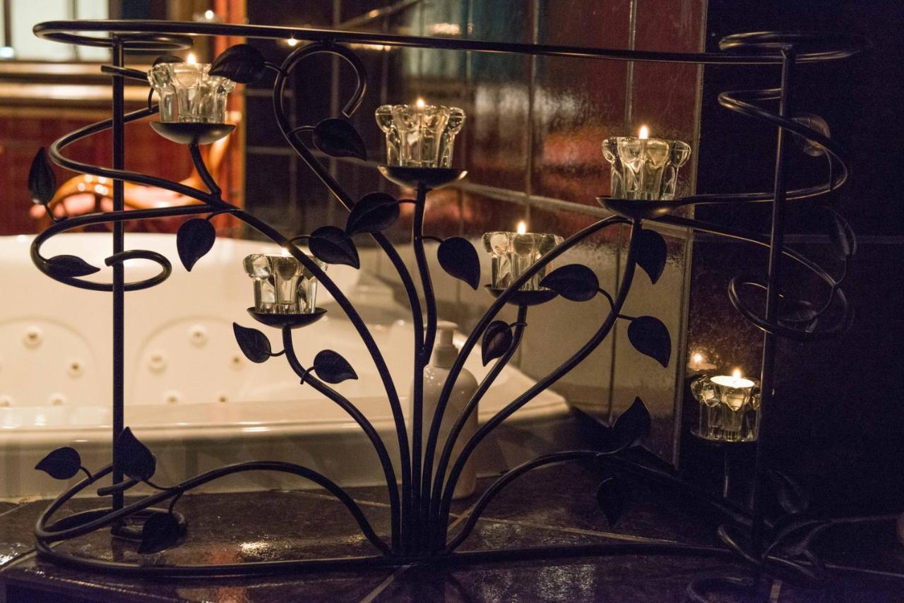 Queen Suite with Spa Bath