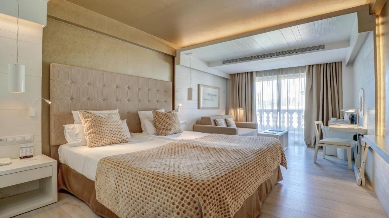 Doppelzimmer mit seitlichem Meerblick und Balkon