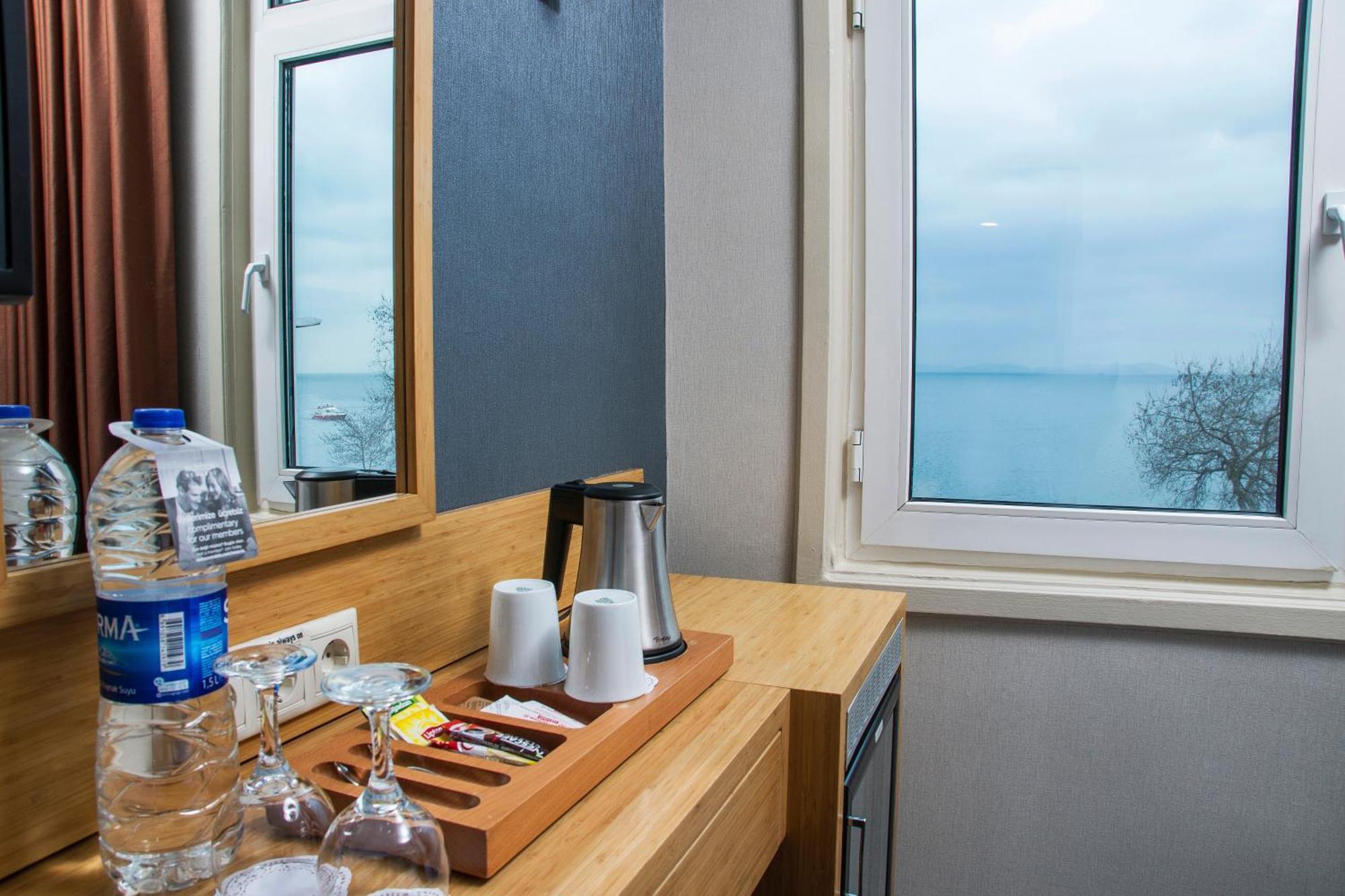 Standard Room with Sea View - Non-Smoking