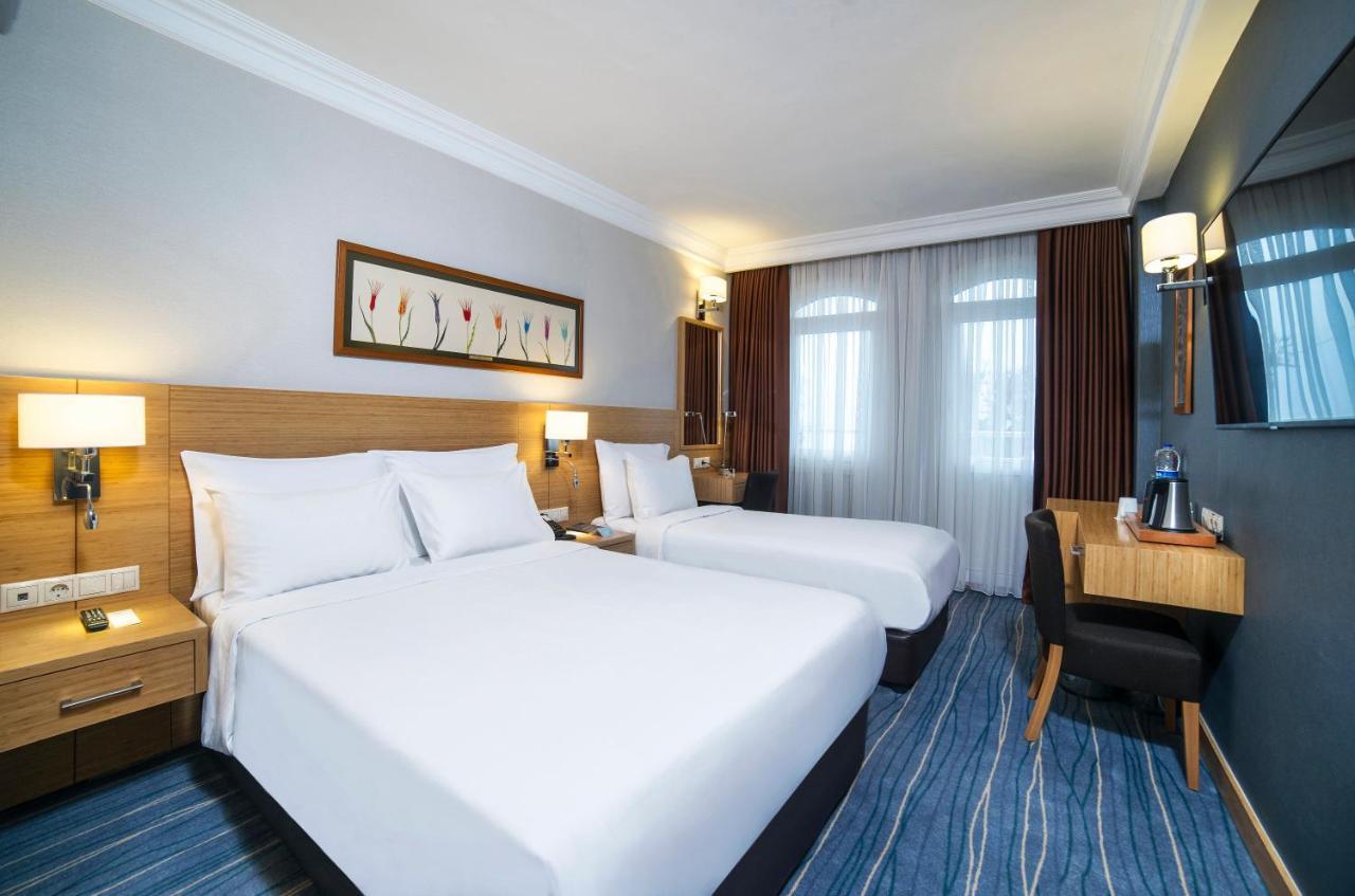 Standard Room with Balcony and Sea View - Non-Smoking