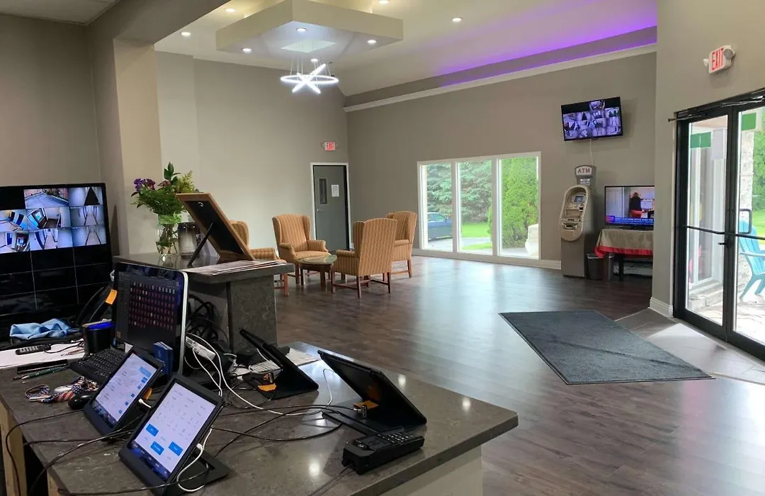 Studio 6 Rockford-1
