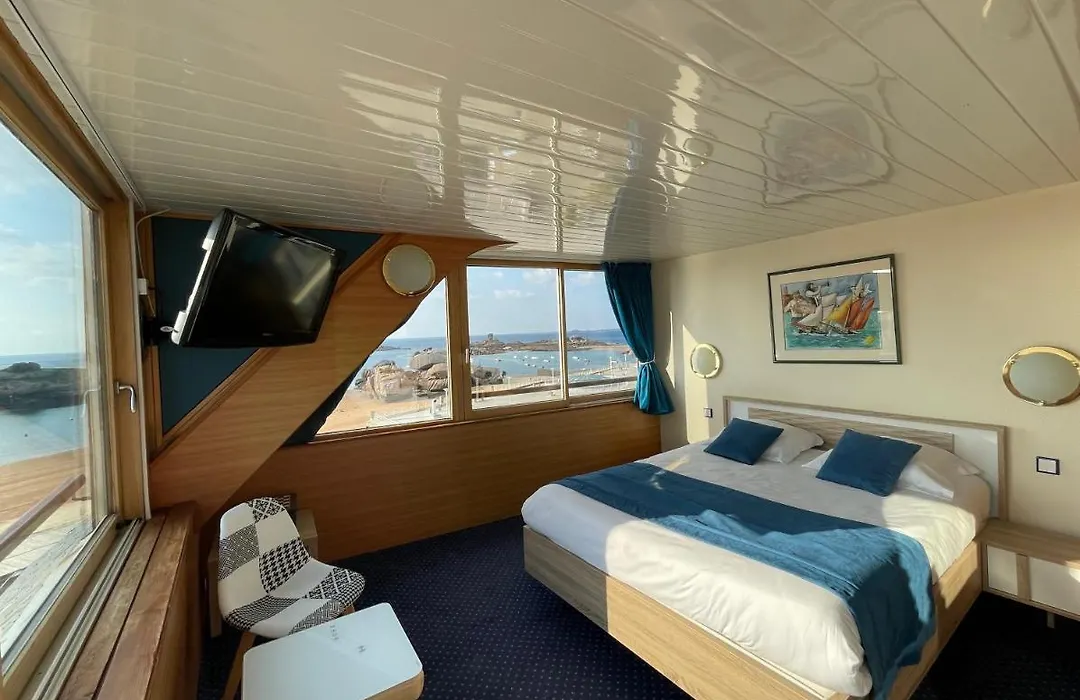 Hotel De La Mer-1