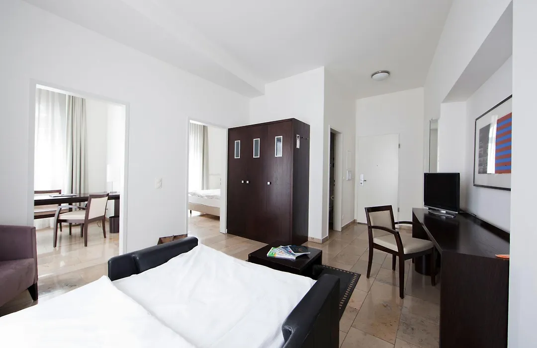 Burns Art Hotel-1