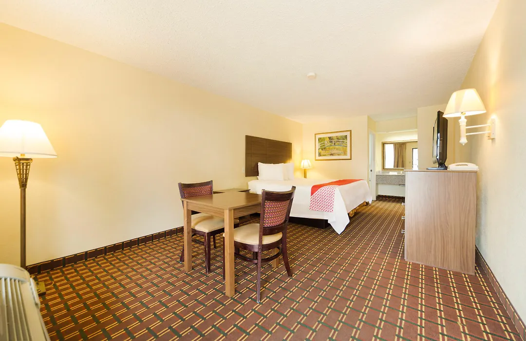Days Inn By Wyndham Atmore-1