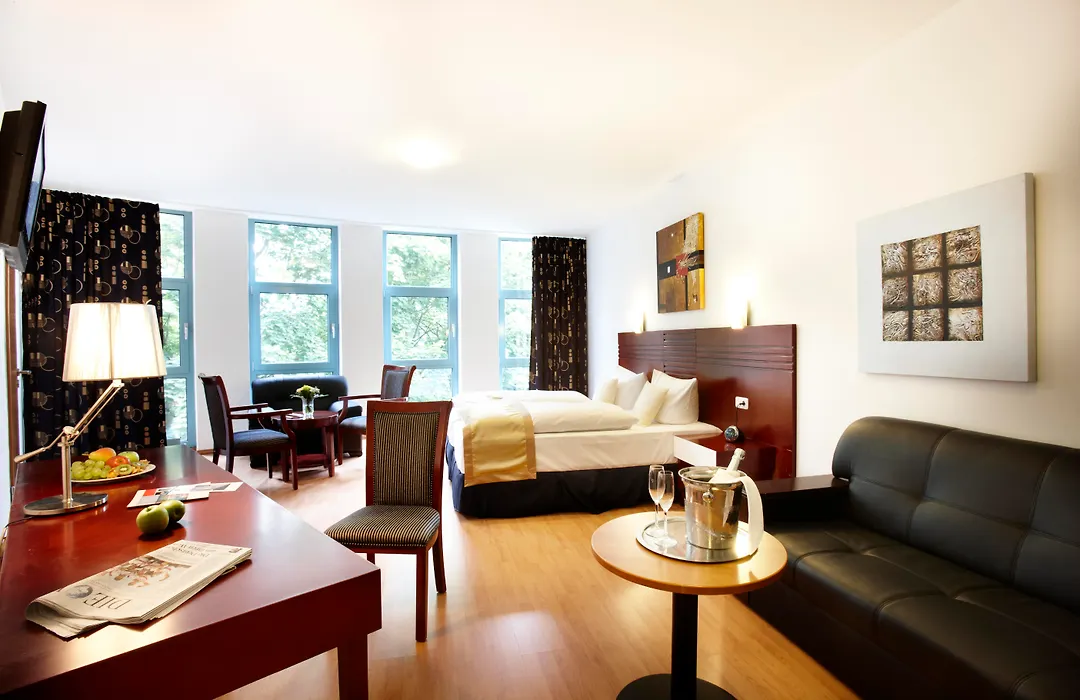 Hotel Kiel By Golden Tulip-1