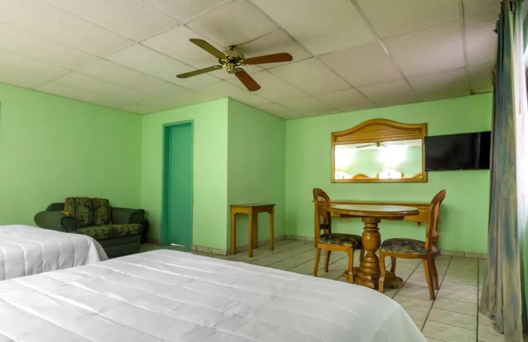 Hotel Canada-1