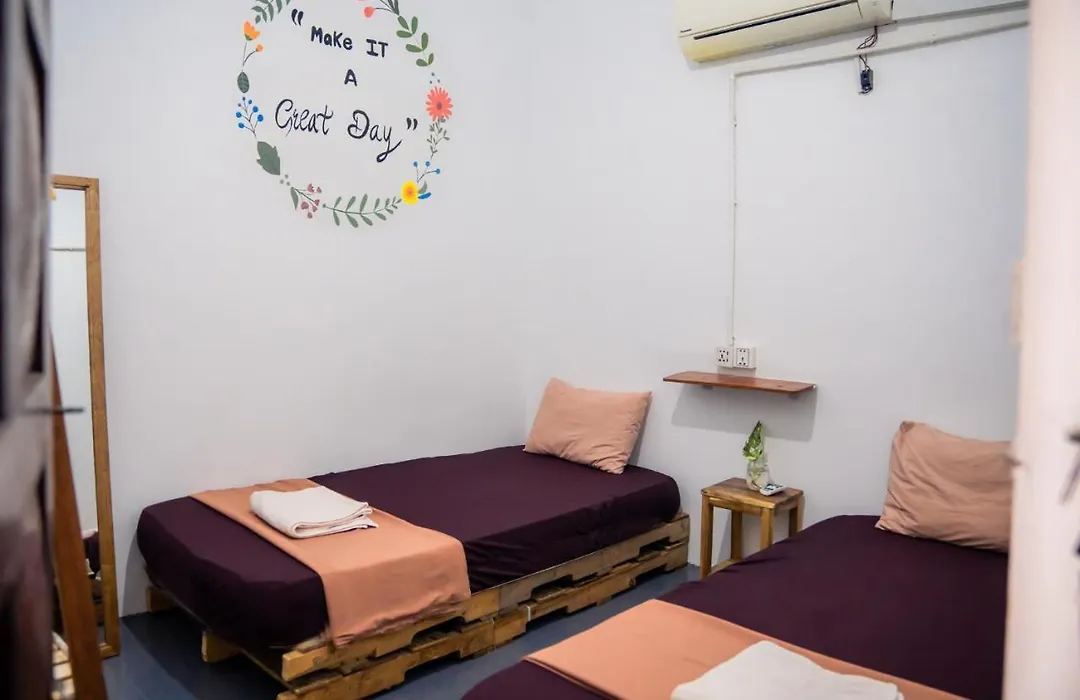 Sacred Lotus - Vegan Cafe X Hostel-1