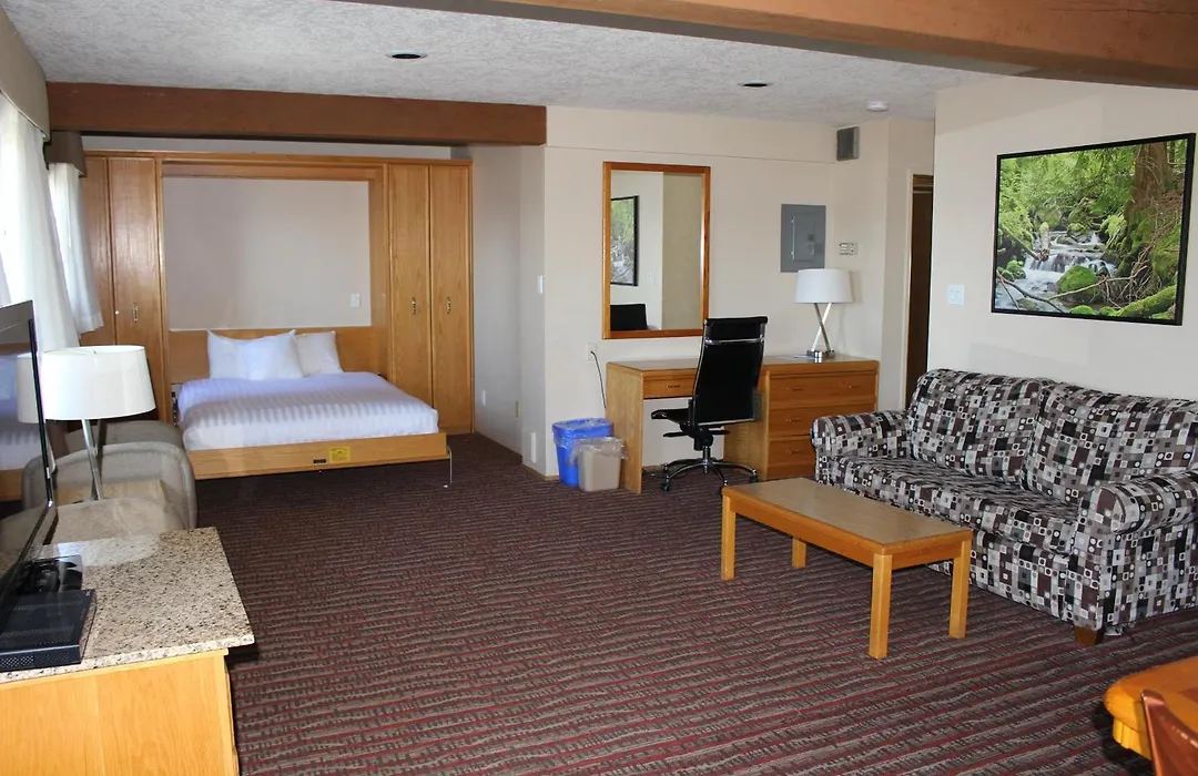 Ramada By Wyndham Campbell River-1