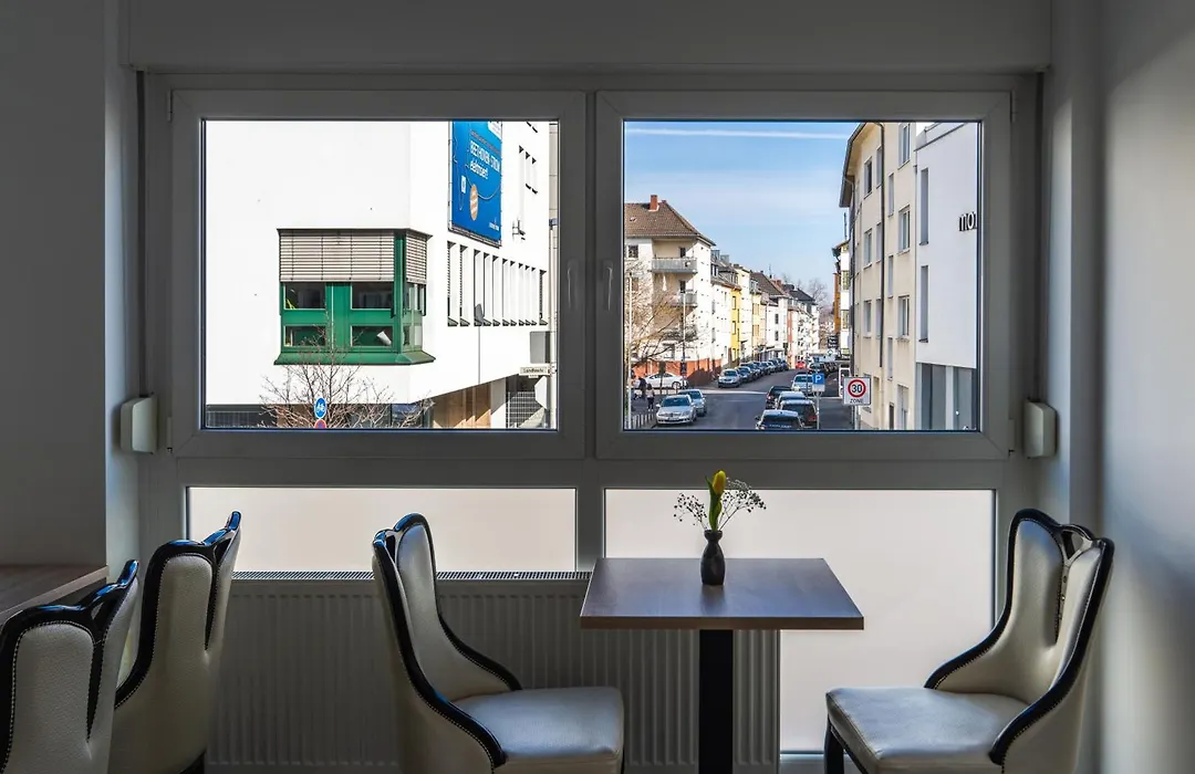 Hotel 83-1