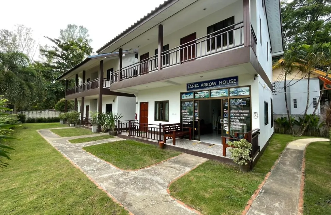 Lanta Arrow House-1