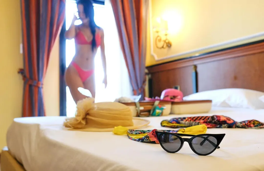 Hotel Capital-1