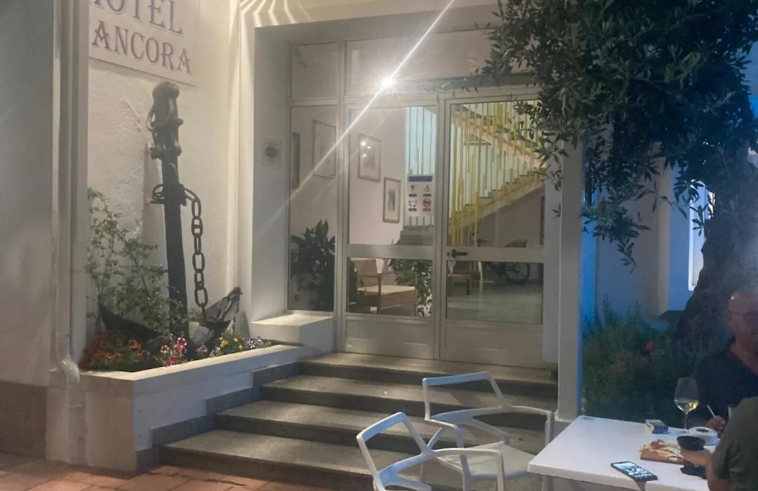 Hotel L'Ancora-1