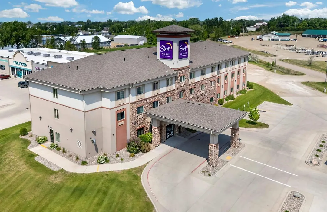 Sleep Inn & Suites Devils Lake-1