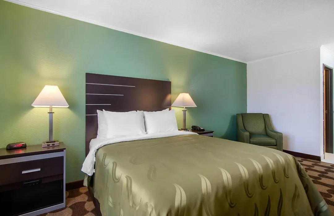 Quality Inn Russell-1