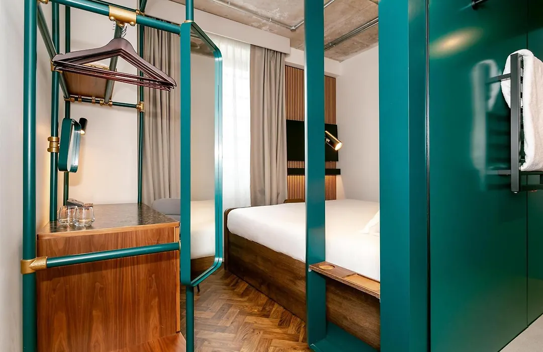YOTEL Manchester Deansgate-1