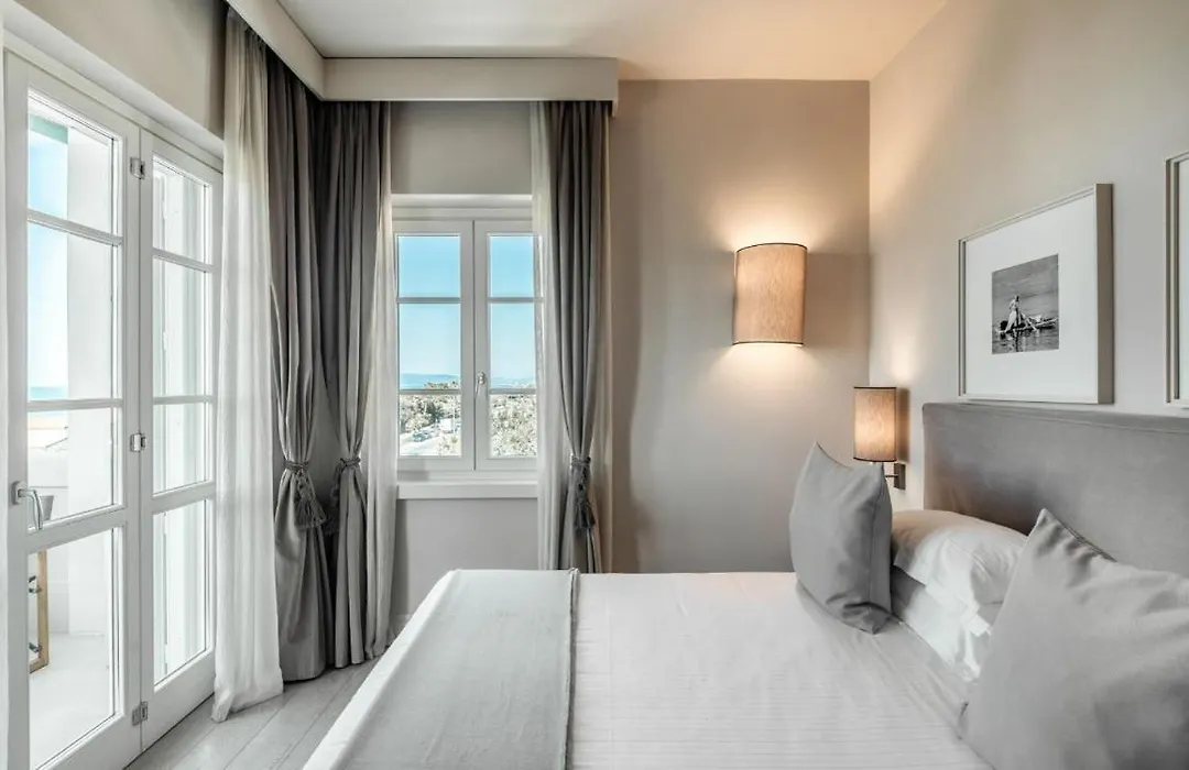 Villa Grey-1