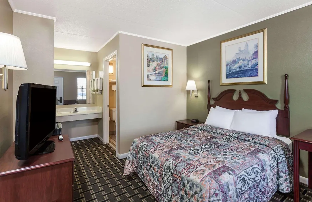 Days Inn By Wyndham Lenoir City-1