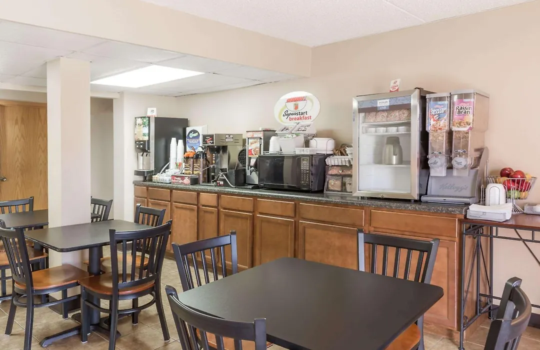 Super 8 By Wyndham Luverne-1