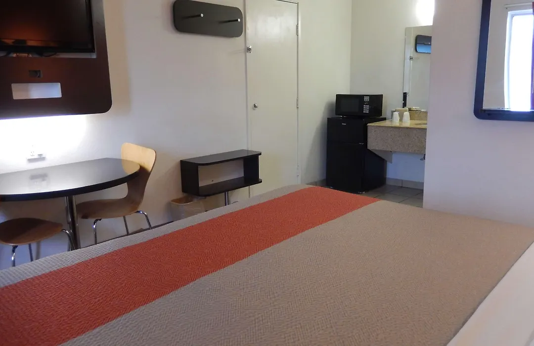 Motel 6-Clute, Tx-1