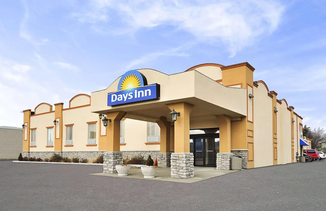 Days Inn By Wyndham Brampton-1
