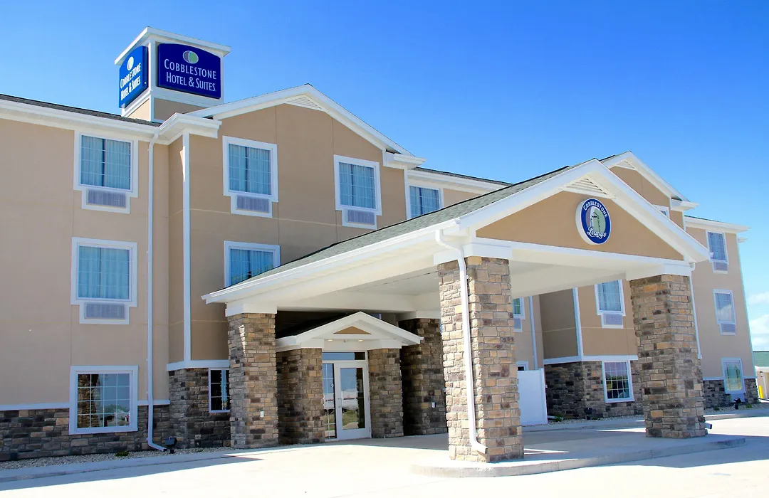 Cobblestone Hotel & Suites - Devils Lake-1