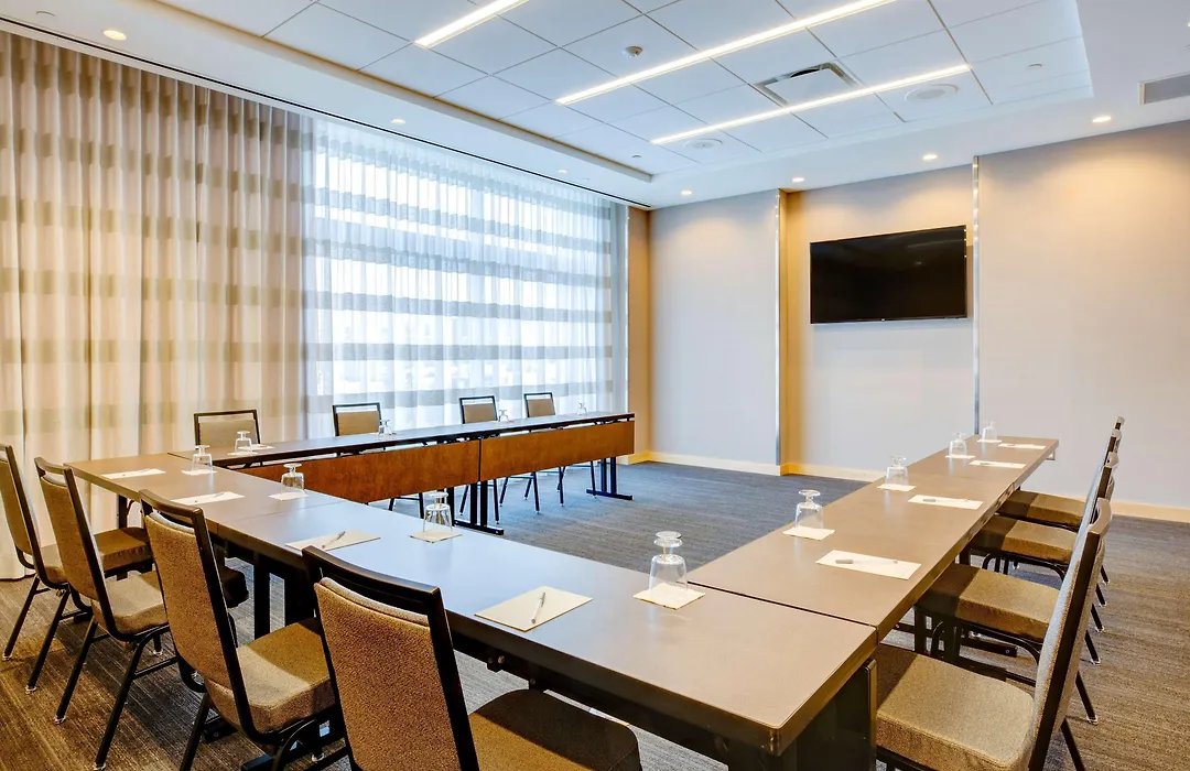 Hampton Inn & Suites Boston/Waltham-1