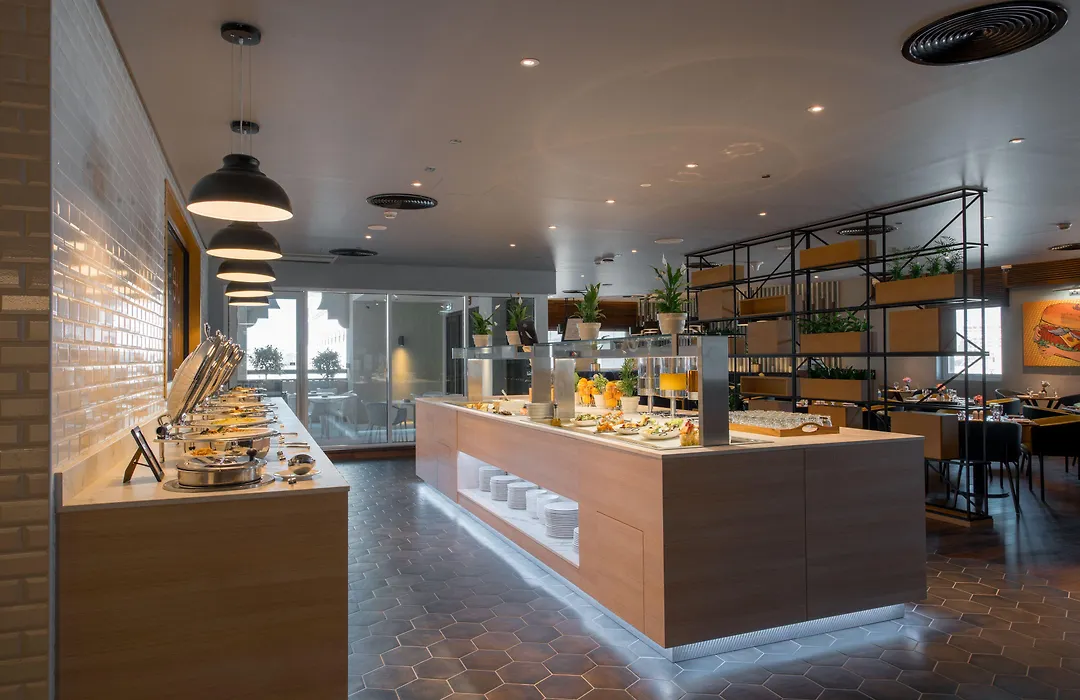 Premier Inn Dubai Al Jaddaf - An Emirates Group Company-1